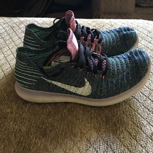 Nike free fly knits